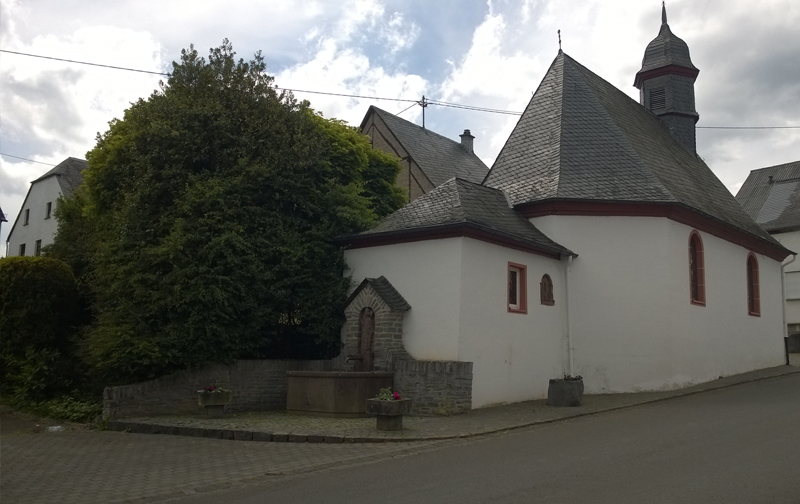 Dorfkapelle in Kommen bei den ferienwohnungen landhaus nobel-hobel hunsrück